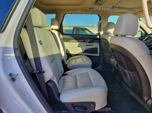 5XYP54GC6PG358229 2023 KIA TELLURIDE White Vista interior trasera