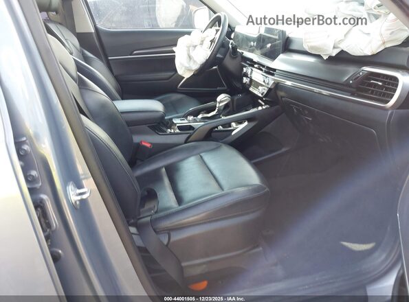 5XYP64GC7RG418230 2024 KIA TELLURIDE Серебряный Вид салона спереди