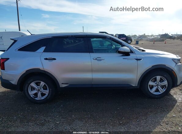 5XYRG4LCXNG083616 2022 KIA SORENTO Silver Սալոնի հետևի տեսք