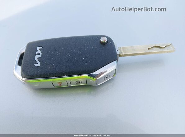 5XYRG4LCXNG083616 2022 KIA SORENTO Silver Առջևի վահանակի տեսք