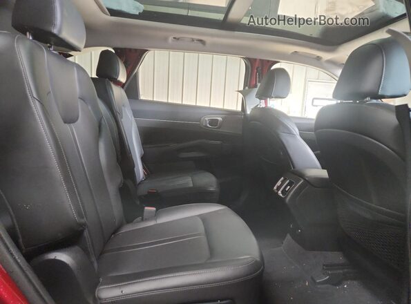 5XYRHDLFXNG112782 2022 KIA SORENTO Red Widok wnętrza z tyłu