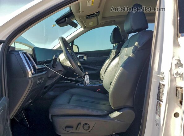 5XYRK4JF7RG276582 2024 KIA SORENTO White Вид салону спереду