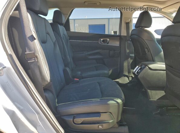 5XYRK4JF7RG276582 2024 KIA SORENTO White Вид задньої частини салону