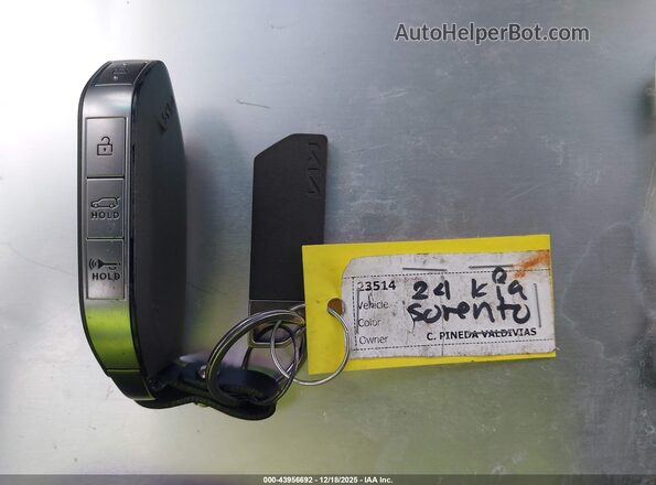 5XYRKDJF4RG304225 2024 KIA SORENTO White Առջևի վահանակի տեսք