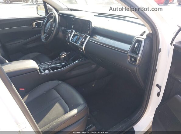 5XYRL4LC8PG172339 2023 KIA SORENTO White Widok wnętrza z przodu