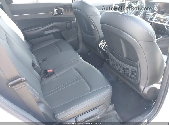 5XYRL4LC8PG172339 2023 KIA SORENTO White Widok naklejki z numerem VIN