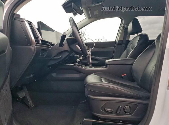 5XYRLDJC8RG259356 2024 KIA SORENTO White Вид салону спереду
