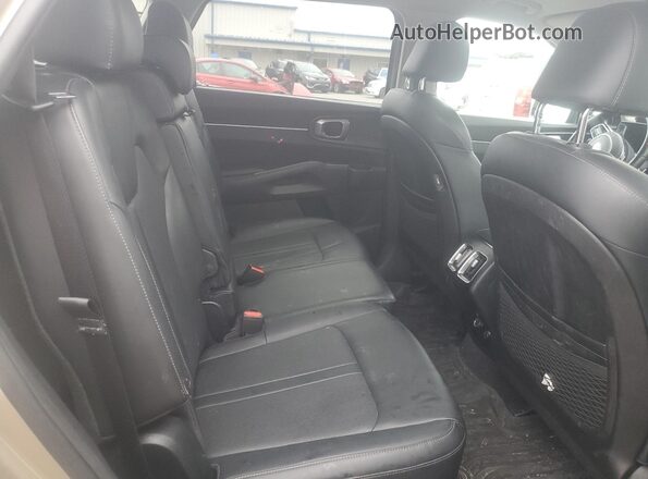 5XYRLDLC8MG018063 2021 KIA SORENTO Beige Vista interior trasera