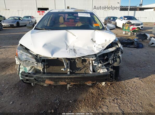 5YFBURHE4HP593817 2017 TOYOTA LL White Widok wnętrza z tyłu