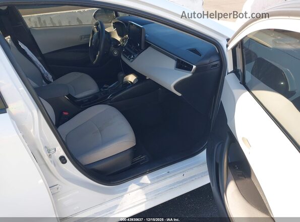 5YFEPMAE2NP337012 2022 TOYOTA LL Белый Вид салона спереди