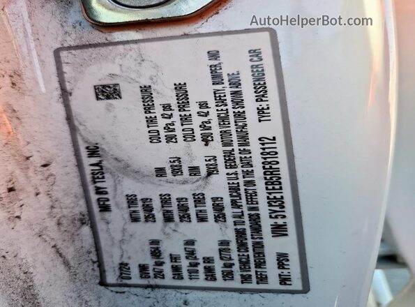 5YJ3E1EB5RF818112 2024 TESLA MODEL White ძრავის განყოფილების ხედი