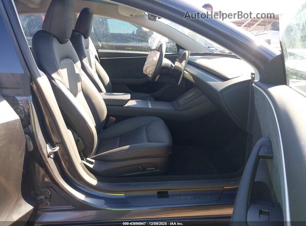 5YJ3E1EB5RF818806 2024 TESLA MODEL 3 Gray Вид салону спереду