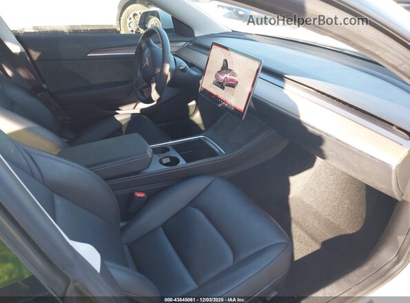5YJ3E1EB6NF321855 2022 TESLA MODEL 3 White Вид салону спереду