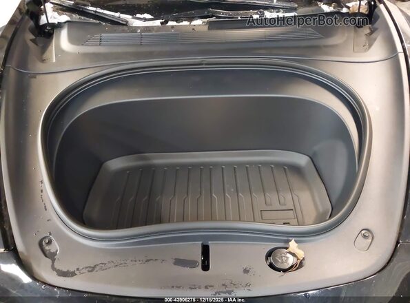 5YJ3E1EBXSF063268 2025 TESLA MODEL 3 Черный Вид сзади