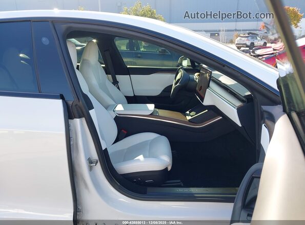 5YJSA1E54NF493528 2022 TESLA MODEL S White Widok wnętrza z przodu