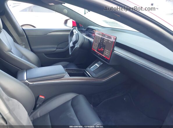 5YJSA1E55MF438892 2021 TESLA MODEL S Красный Вид салона спереди