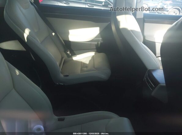 5YJXCBE48HF061283 2017 TESLA MODEL X Red Вид наклейки з VIN-кодом