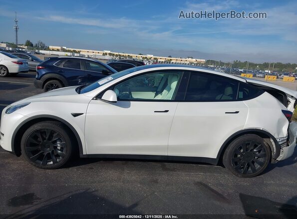 5YJYGDEE1MF089823 2021 TESLA MODEL Y Белый Панорамный вид салона 360°