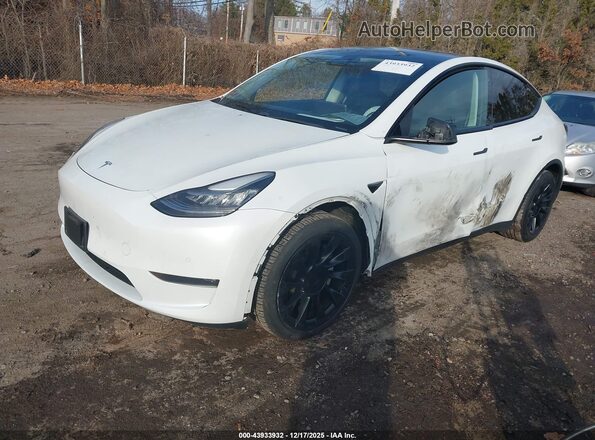 5YJYGDEE3MF076930 2021 TESLA MODEL Y White Առջևի ձախ երեք քառորդ տեսարան