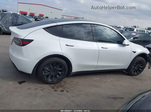 5YJYGDEE7LF011142 2020 TESLA MODEL Y White Вид задньої частини салону