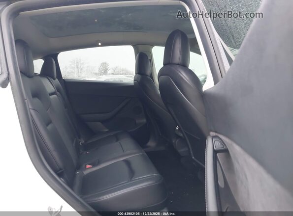 5YJYGDEE7MF138667 2021 TESLA MODEL Y White Widok naklejki z numerem VIN