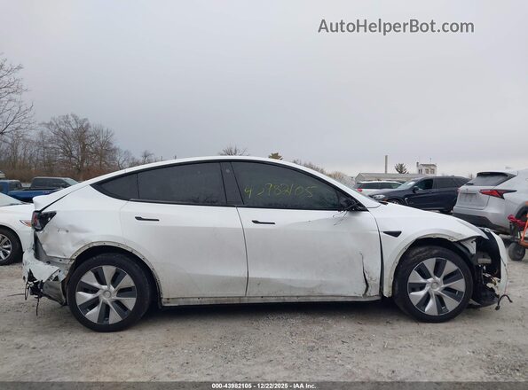 5YJYGDEE7MF138667 2021 TESLA MODEL Y White Widok wnętrza z tyłu