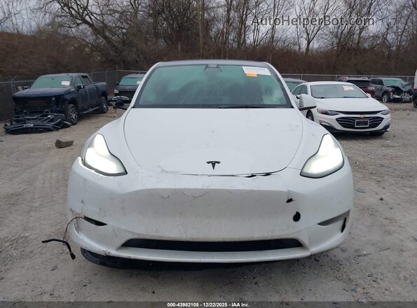 5YJYGDEE7MF138667 2021 TESLA MODEL Y White Widok zestawu wskaźników