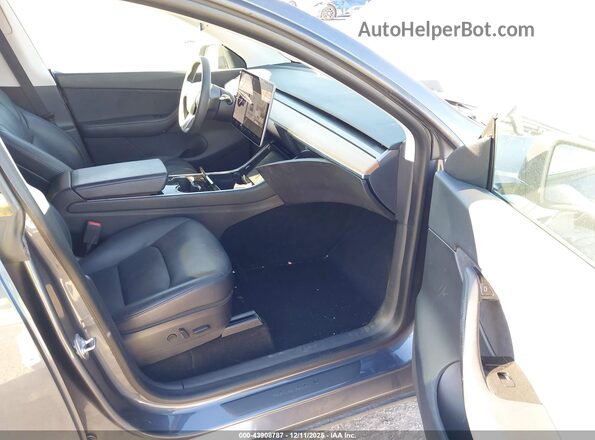 5YJYGDEE9LF037919 2020 TESLA MODEL Y Dark Blue Вид салона спереди