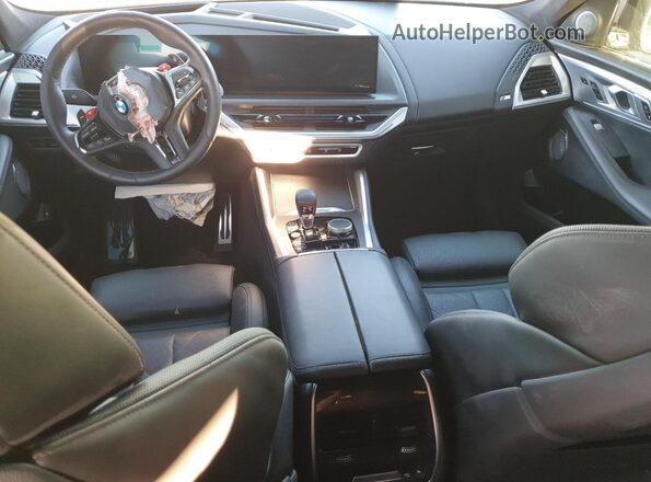 5YM23CS08R9W29407 2024 BMW XM Green Vista del salpicadero
