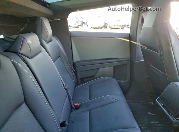 7G2CEHED9SA058678 2025 TESLA CYBERTRUCK Silver Vista del compartimento del motor