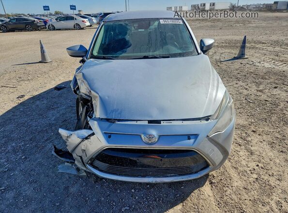 3MYDLBYV9JY317272 2018 TOYOTA YARIS Silver 