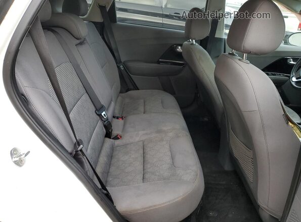 KNDCB3LC2M5478606 2021 KIA NIRO White Widok wnętrza z tyłu
