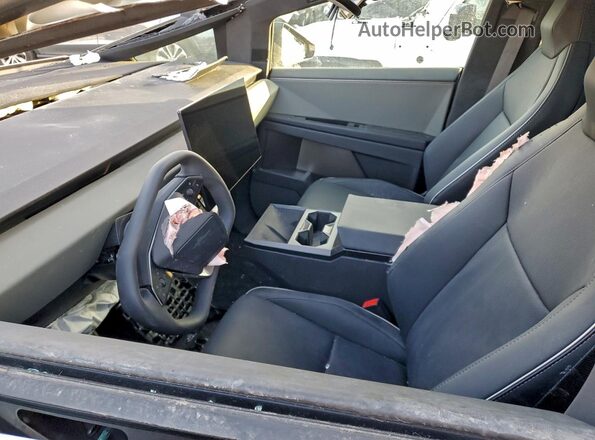 7G2CEHED9SA058678 2025 TESLA CYBERTRUCK Silver Vista del salpicadero