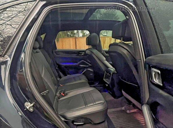 WP1AA2AY0LDA00643 2020 PORSCHE CAYENNE Синий Вид салона спереди