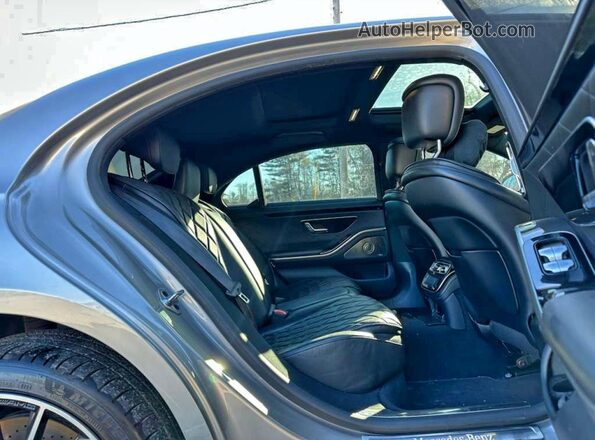 W1K6G7GB3NA071240 2022 MERCEDES-BENZ S Серебряный Вид салона спереди