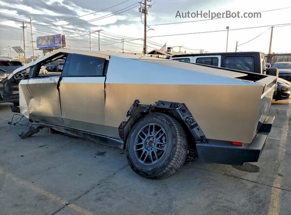 7G2CEHED9SA058678 2025 TESLA CYBERTRUCK Silver Trasero derecho