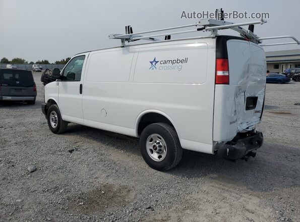 1GTW7AFP8R1233728 2024 GMC SAVANA Белый Задняя правая четверть