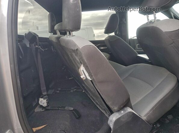 3C63RRHL0NG415206 2022 RAM 3500 Silver Սալոնի հետևի տեսք