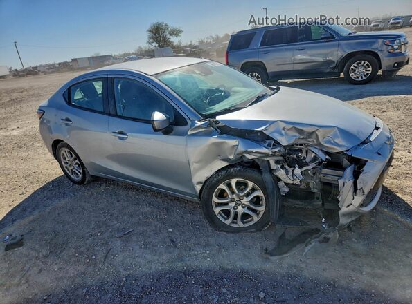 3MYDLBYV9JY317272 2018 TOYOTA YARIS Silver 