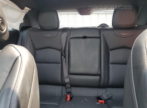 1GYAZAR48NF105566 2022 CADILLAC XT4 White Widok wnętrza z tyłu