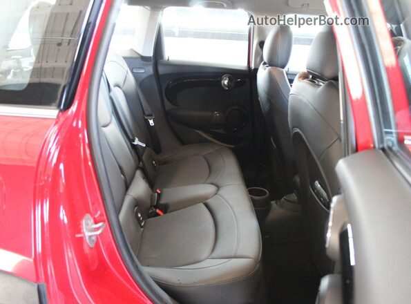 WMWXU9C0XM2P08606 2021 MINI COOPER Red Front interior view