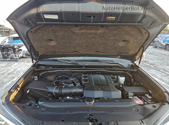 JTEEU5JR8R5312891 2024 TOYOTA 4RUNNER Серый Вид подкапотного пространства