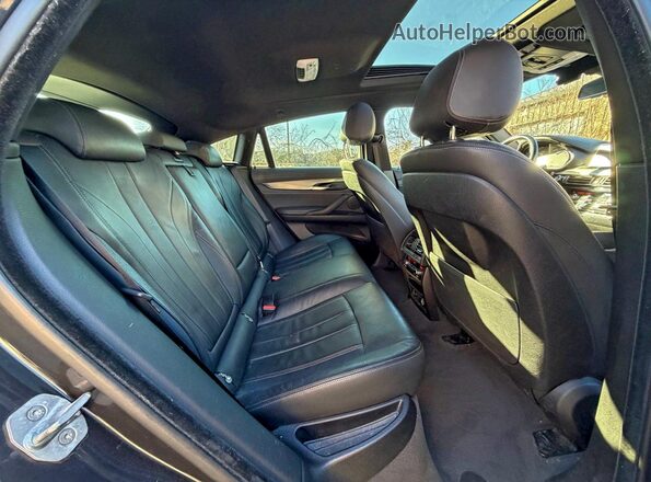 5UXKU2C5XJ0Z62161 2018 BMW X6 Серый Вид салона спереди