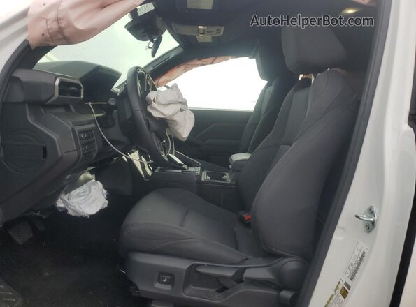 3TYJDAHN2RT006752 2024 TOYOTA TACOMA White Vista interior delantera
