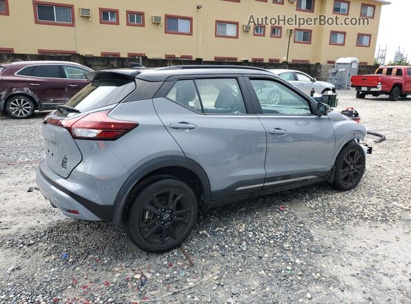 3N1CP5DV4PL489465 2023 NISSAN KICKS Серебряный Передняя правая четверть