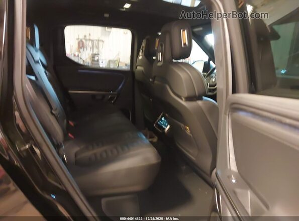 7FCTGAAA4PN017073 2023 RIVIAN R1T Black VIN კოდის სტიკერის ხედი