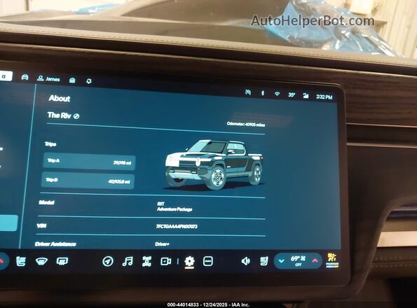 7FCTGAAA4PN017073 2023 RIVIAN R1T Black უკანა სავარძლების ხედი