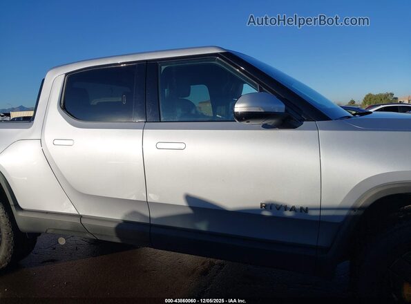 7FCTGAAA6NN010736 2022 RIVIAN R1T Silver უკანა სალონის ხედი