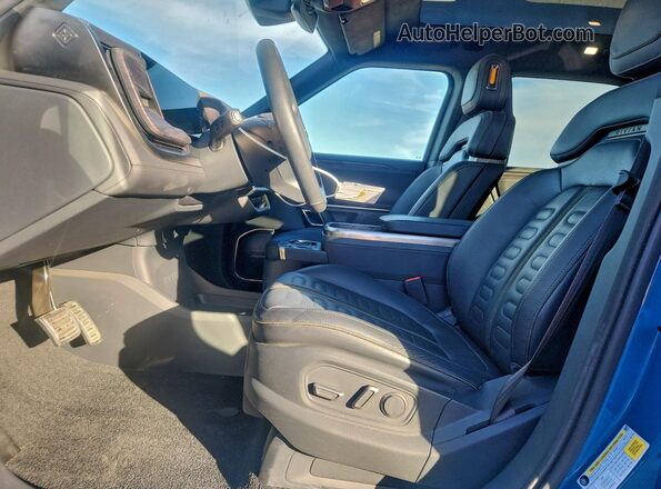 7FCTGAAA9NN011962 2022 RIVIAN R1T Blue Вид салону спереду