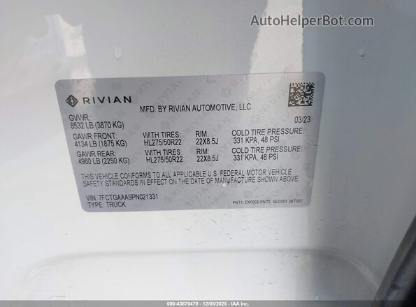 7FCTGAAA9PN021331 2023 RIVIAN R1T White ძრავის განყოფილების ხედი
